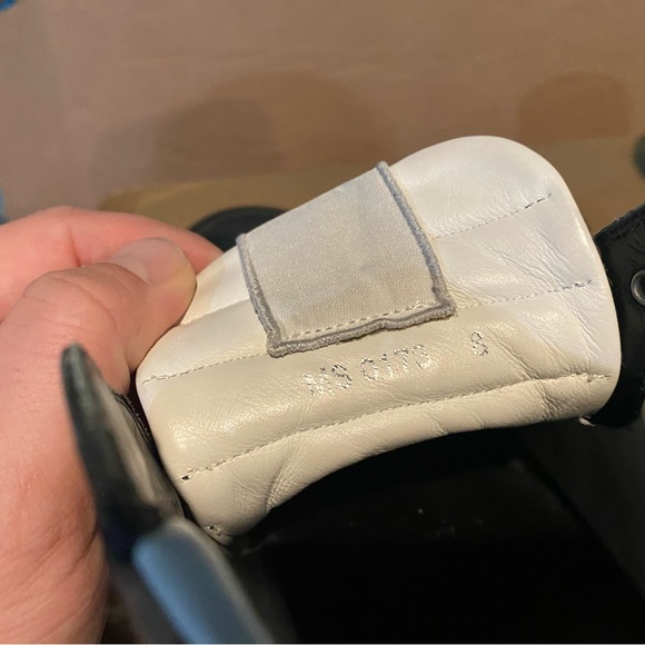 Louis Vuitton Men’s classics - Picture 3 of 5